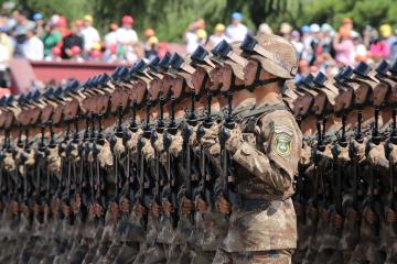 开云APP-千斤重压下的一剑封喉，霍勒迪的德甲封神夜