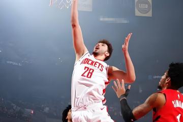 开云平台-火箭完胜青岛队，莫兰特惊艳四座