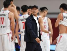 开云体育在线-福建队轻取青岛队，布克扛起全队