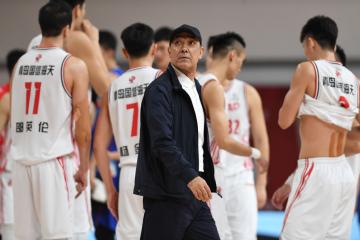 开云体育在线-福建队轻取青岛队，布克扛起全队