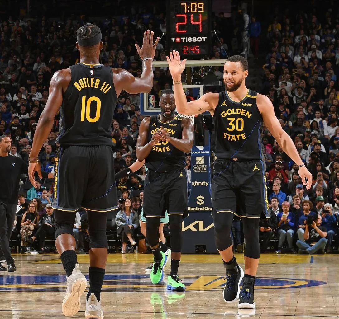 开云官网-NBA明星球员在季后赛中狂飙得分
