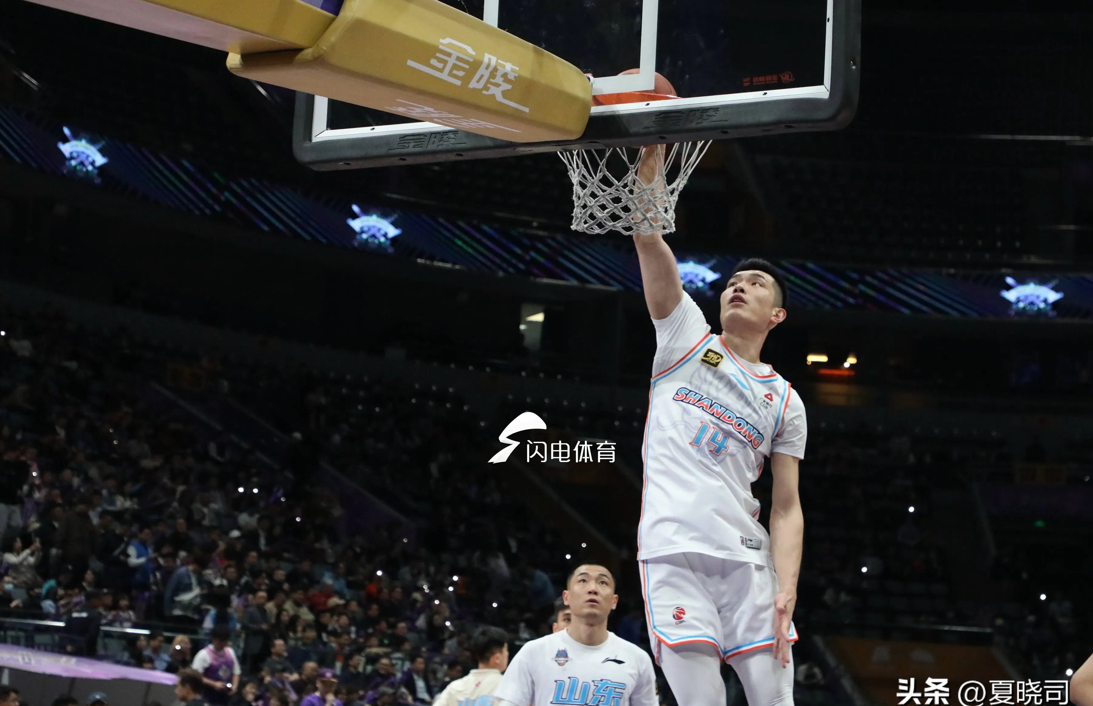 开云体育登录-山东队在比赛中奋力一搏，赢得比赛