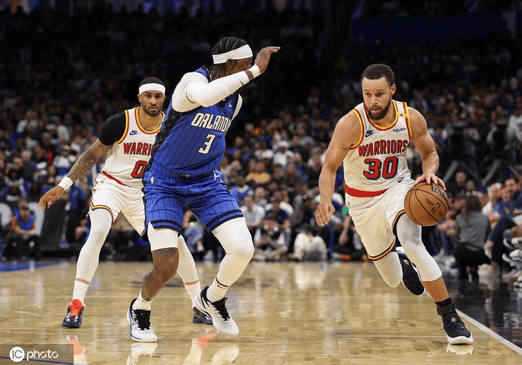 开云体育-关于勇士大胜湖人,库里再砍30+表现抢眼的信息