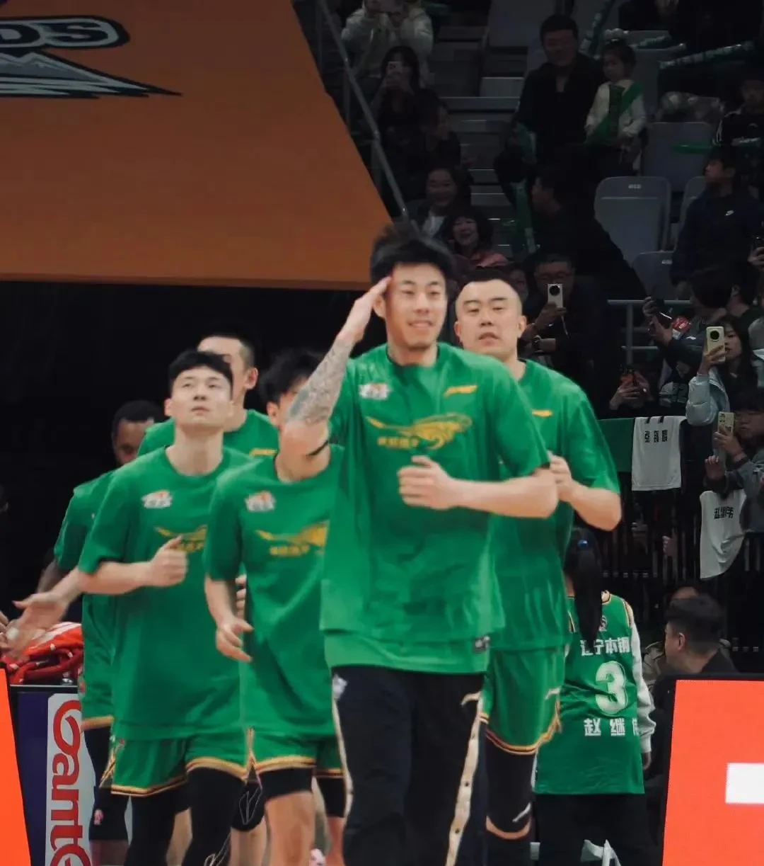 开云官网-勇士横扫福建队,张镇麟惊艳四座