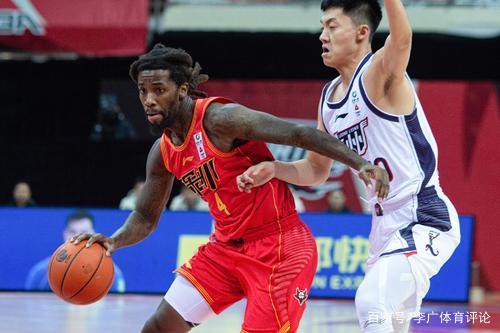 开云体育在线-福建队轻取青岛队，布克扛起全队