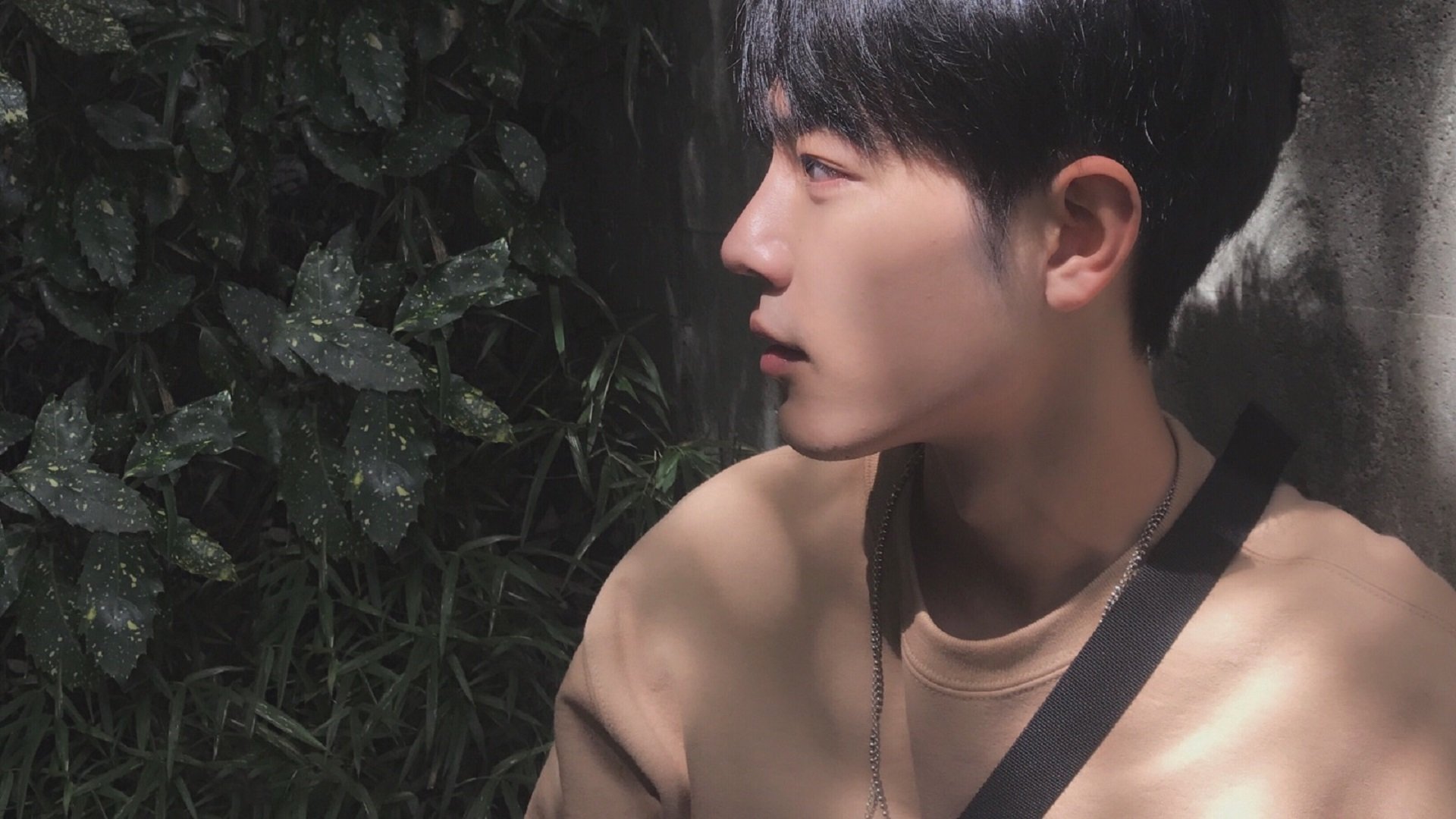 开云体育官网-冠军级伊萨克冻结安菲尔德，冰岛小国书写足球新史诗