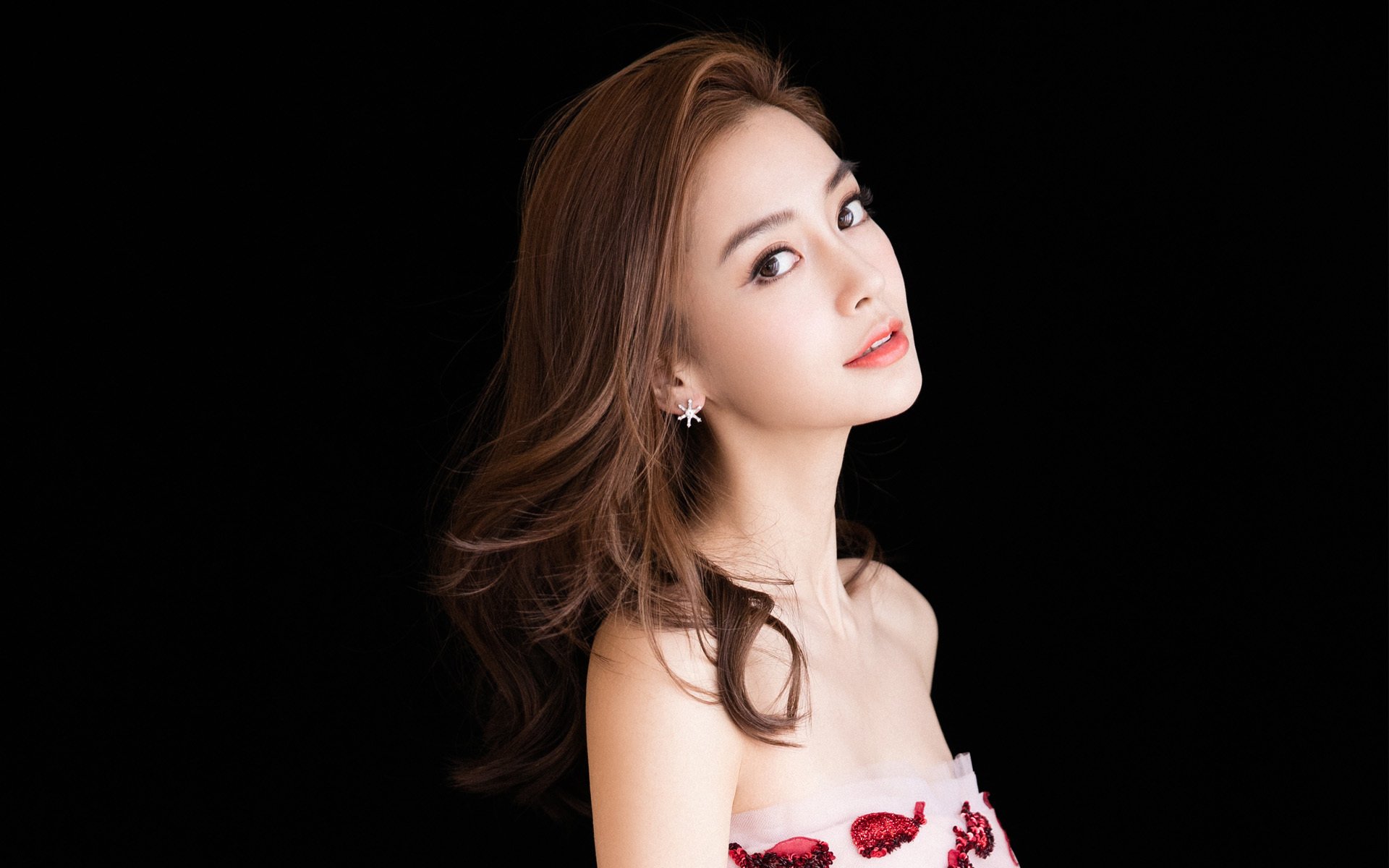 开云体育中国-阿尔瓦雷斯终场绝杀！曼城雨夜压哨逆转厄瓜多尔豪强