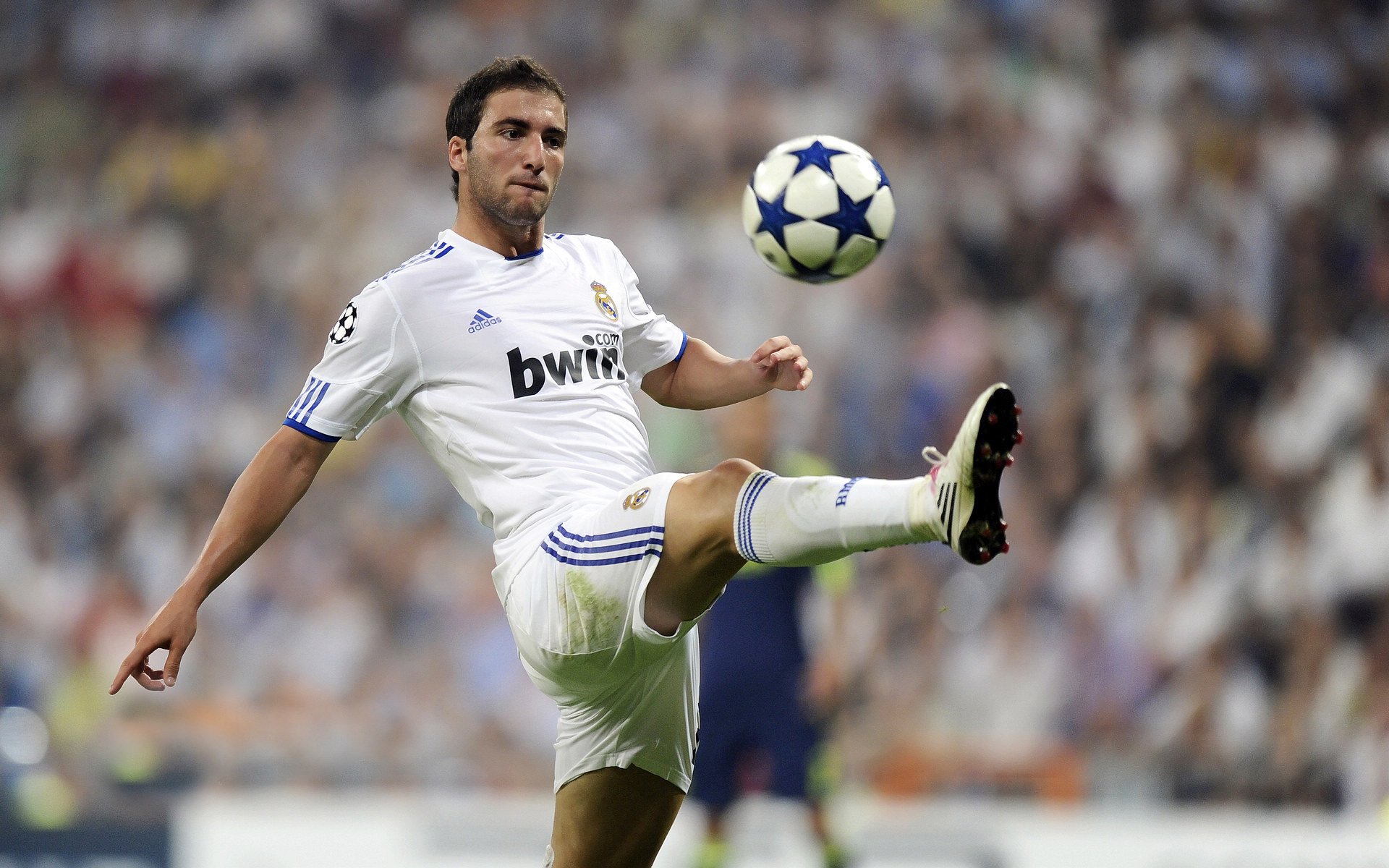 开云APP-曼联单节爆发拉开卡塔尔，本泽马惊艳四座演绎传奇